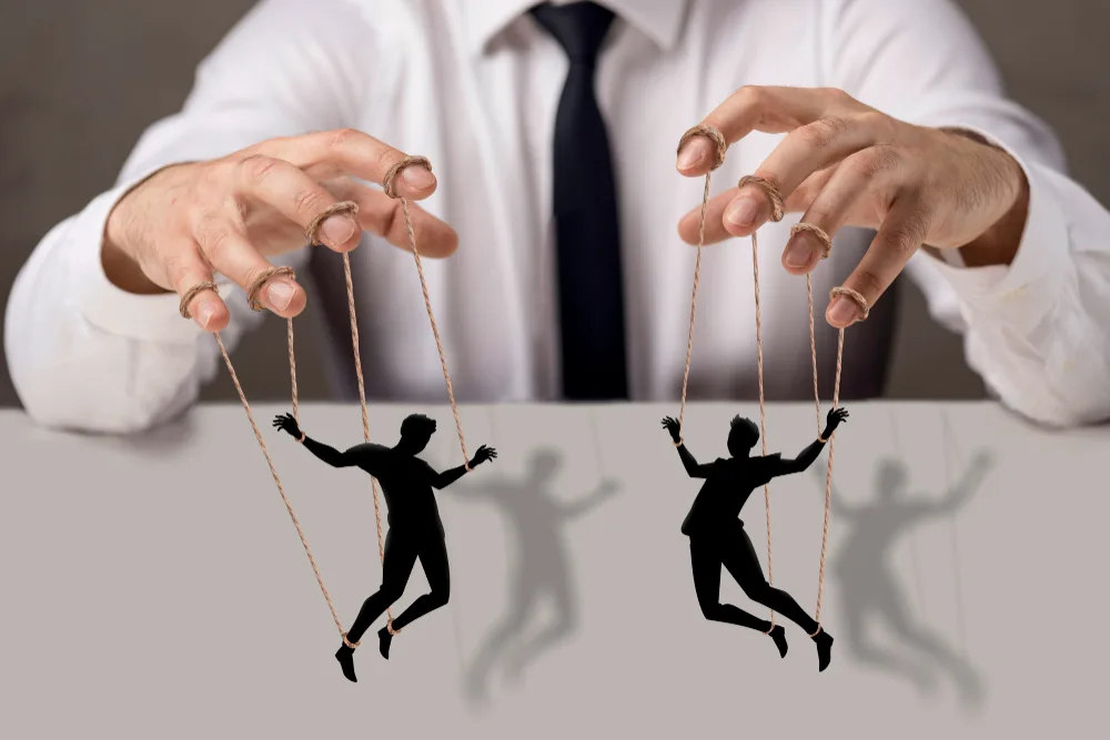How to Spot and Handle Manipulative Behavior in Relationships